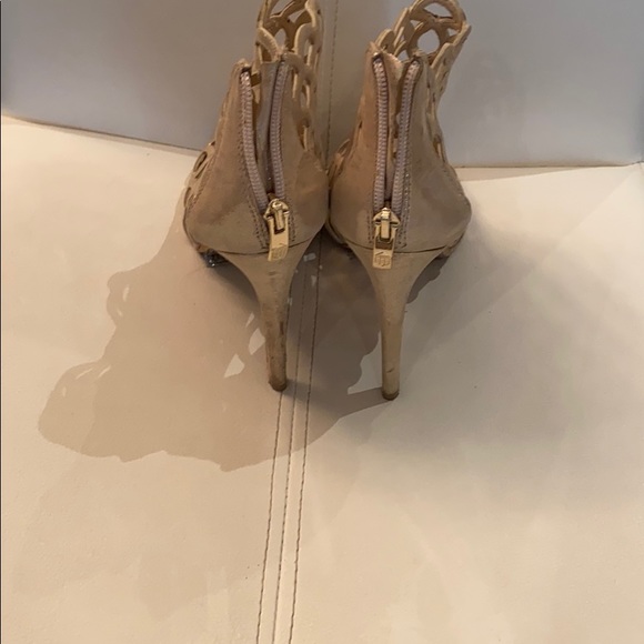 Vince Camuto gold heels - Picture 3 of 3